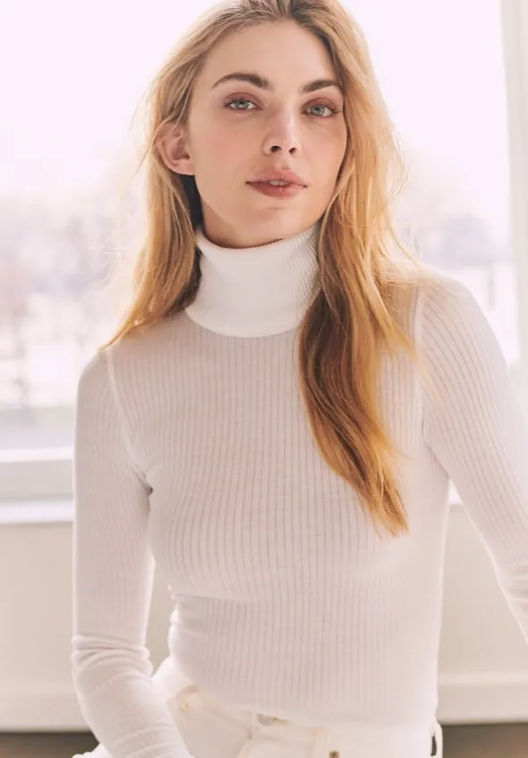 Polkadot ALI TURTLENECK Fitted LS Rib Knit Pearl White