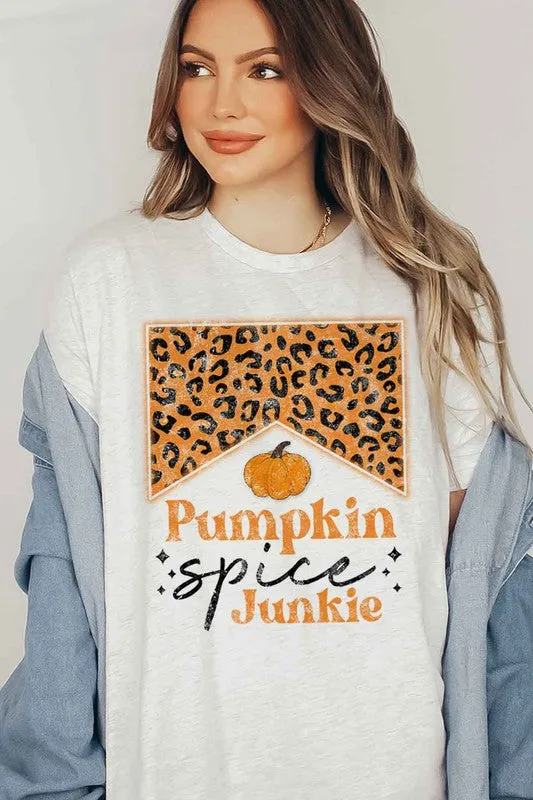 PUMPKIN SPICE JUNKIE GRAPHIC T SHIRT